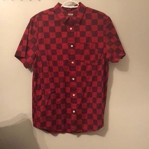 Men’s Urban Pipeline button down short sleeve shirt.